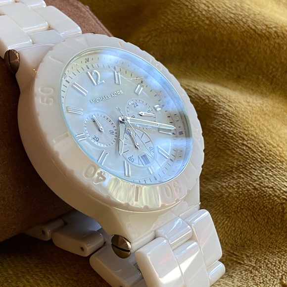 Michael Kors White Ceramic Watch - Picture 5 of 9